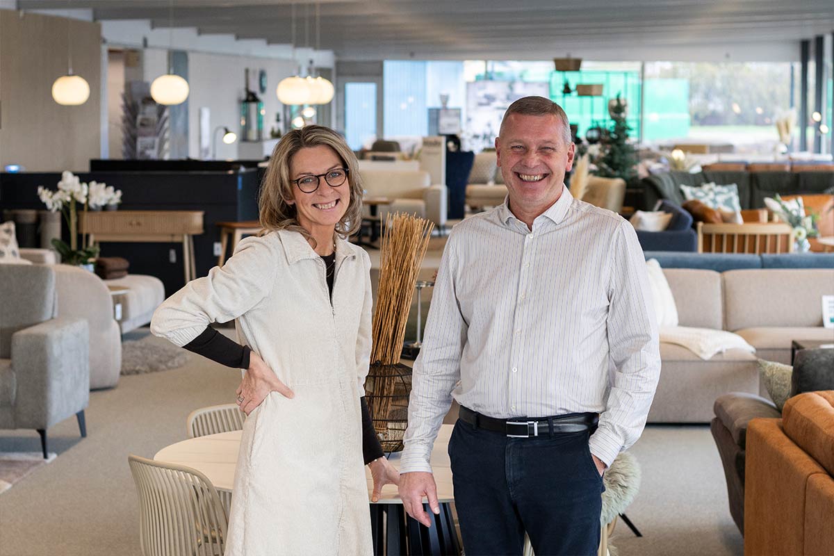 Heidi og Lars i stor udstilling med møbler til opholdsstuen i bolighuset i Ørbæk