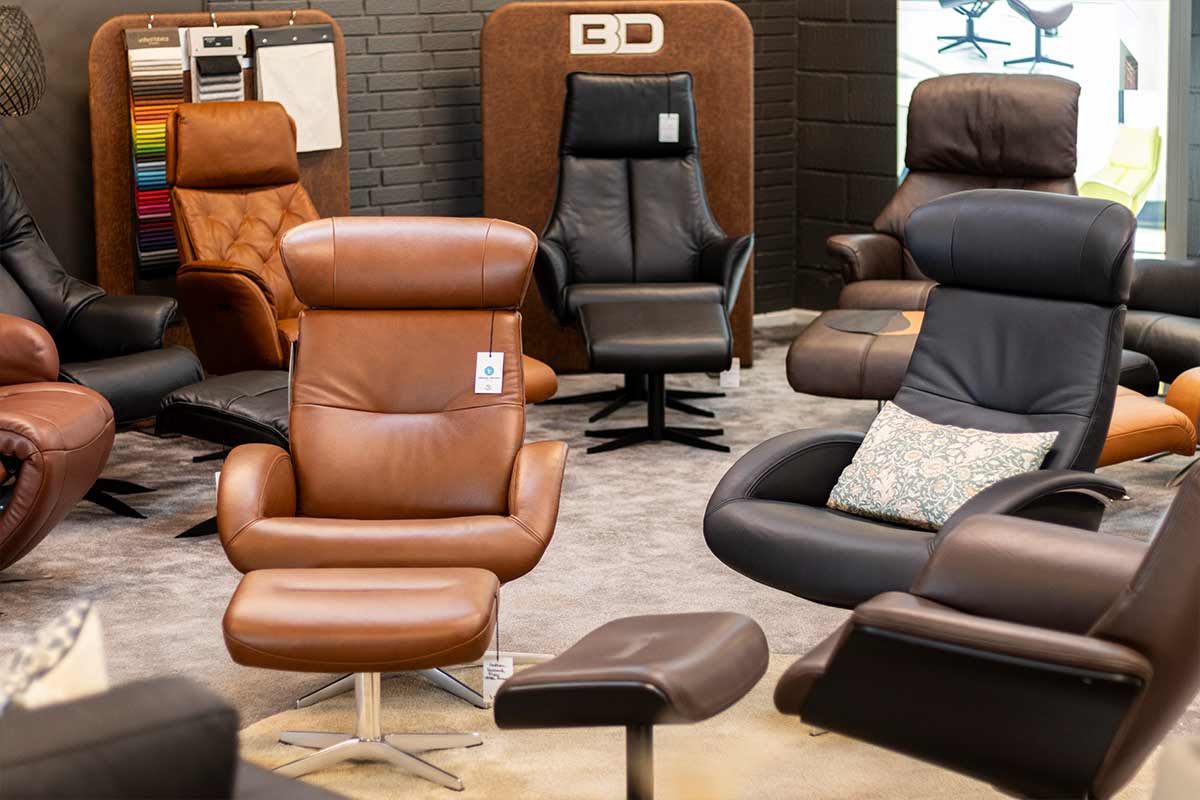 Lænestol udstilling i møbelforretningen på Fyn